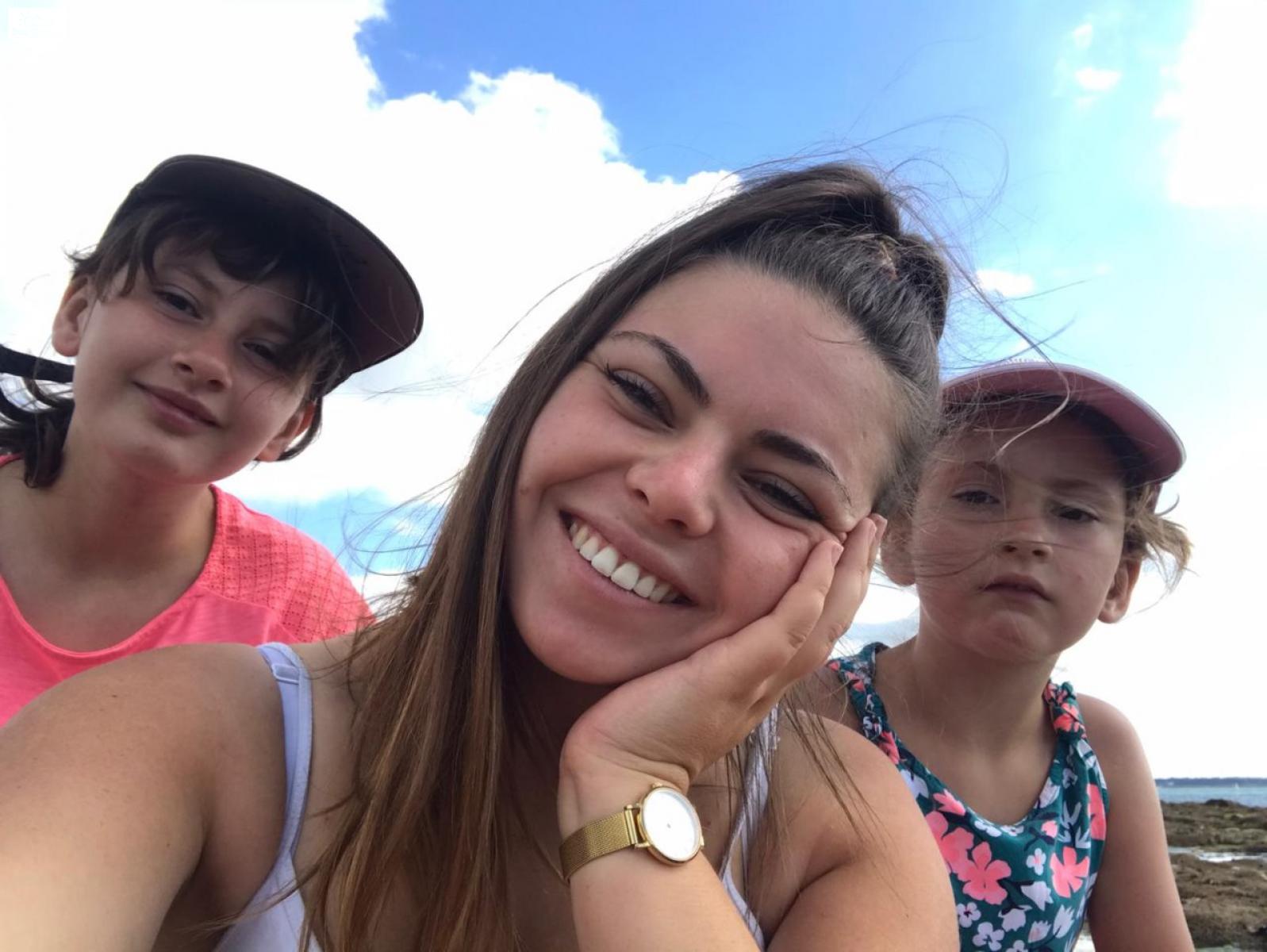 Sourire Animatrice Colonie de Vacances