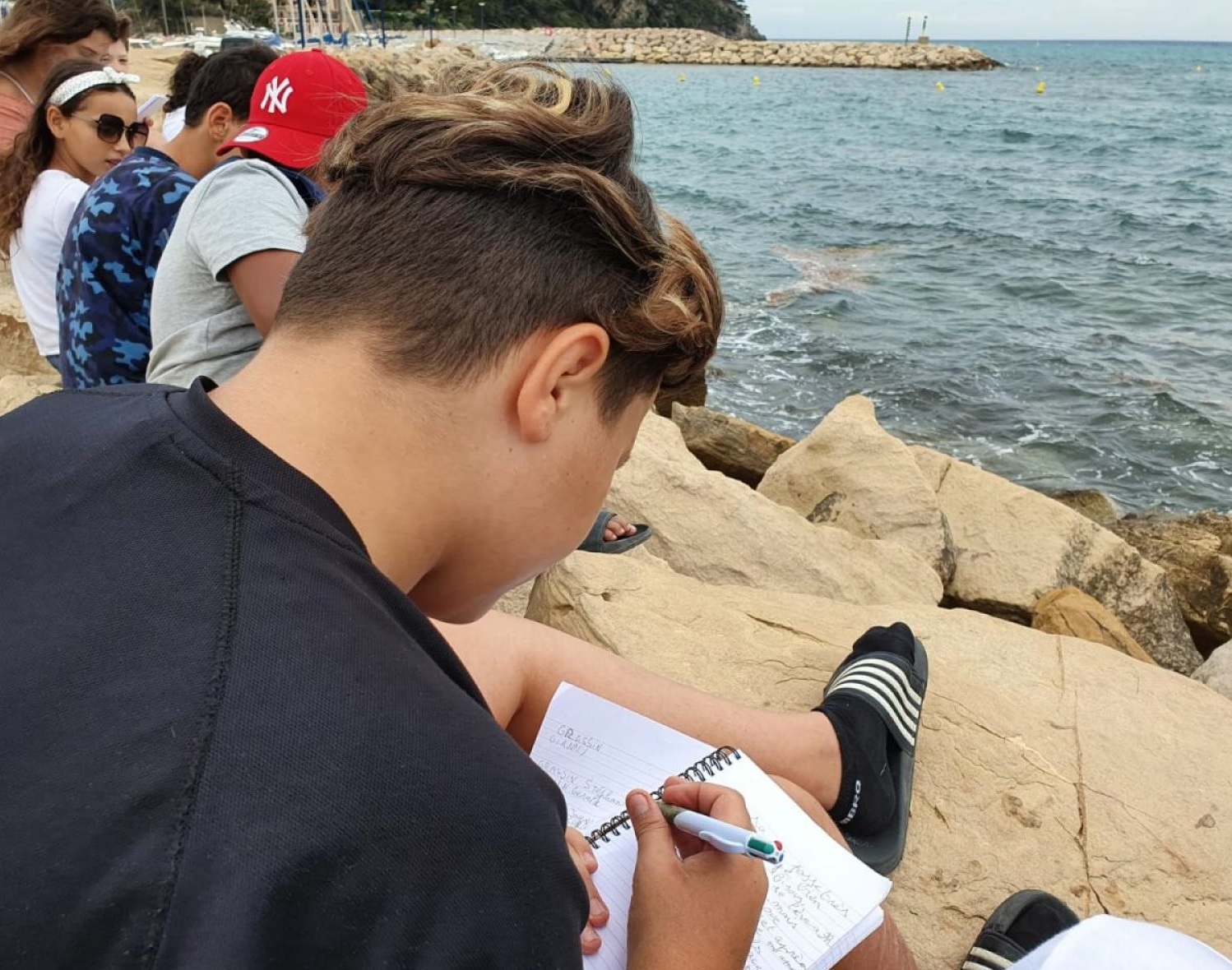 Garçons colonies apprenantes